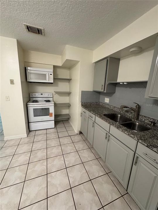 出租: $1,500 (2 贝兹, 1 浴室, 750 平方英尺)