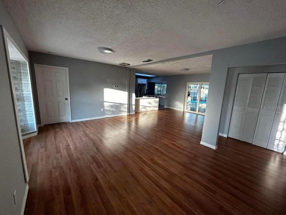 На продажу: $599,000 (5 спален, 4 ванн, 2195 Квадратных фут)