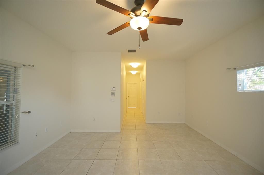 合同活跃: $3,500 (3 贝兹, 3 浴室, 2253 平方英尺)