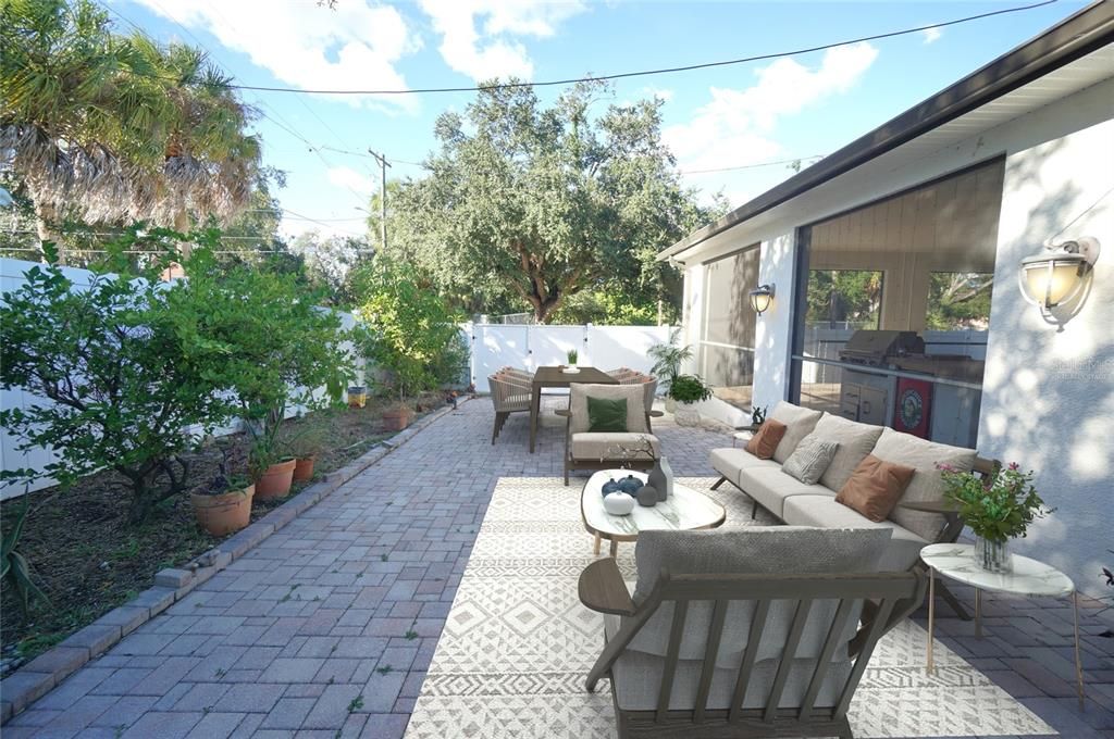 合同活跃: $3,500 (3 贝兹, 3 浴室, 2253 平方英尺)