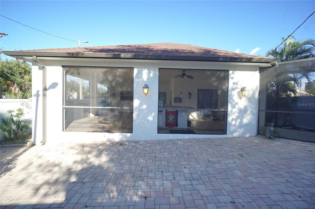 合同活跃: $3,500 (3 贝兹, 3 浴室, 2253 平方英尺)