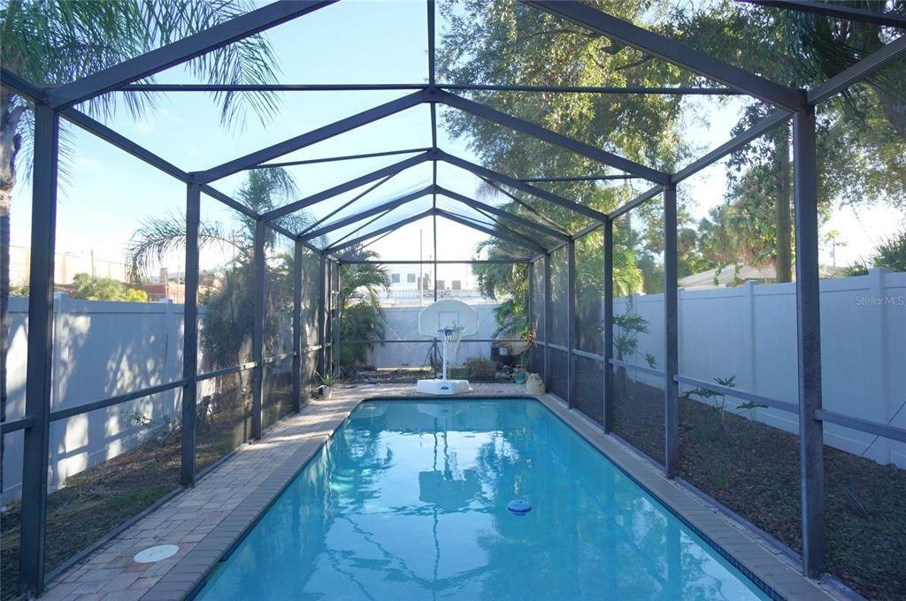 合同活跃: $3,500 (3 贝兹, 3 浴室, 2253 平方英尺)