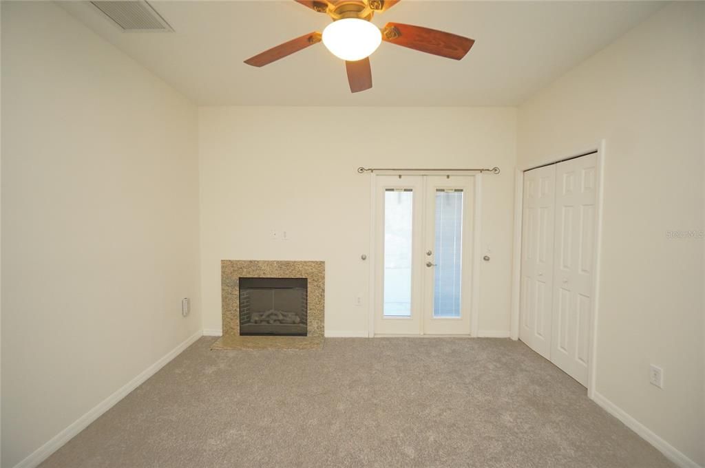 合同活跃: $3,500 (3 贝兹, 3 浴室, 2253 平方英尺)