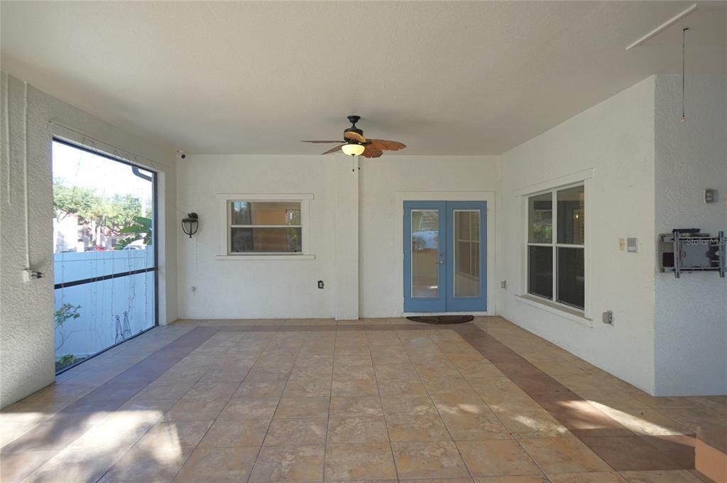 合同活跃: $3,500 (3 贝兹, 3 浴室, 2253 平方英尺)