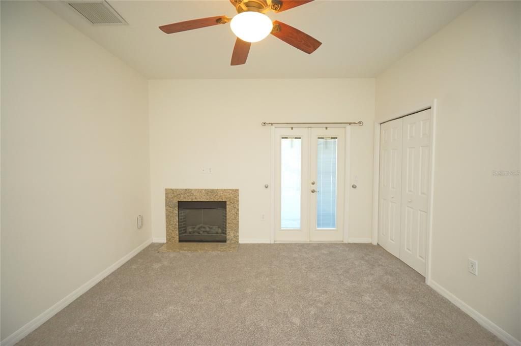 合同活跃: $3,500 (3 贝兹, 3 浴室, 2253 平方英尺)