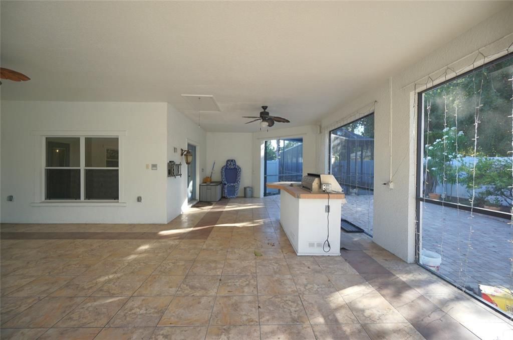 合同活跃: $3,500 (3 贝兹, 3 浴室, 2253 平方英尺)