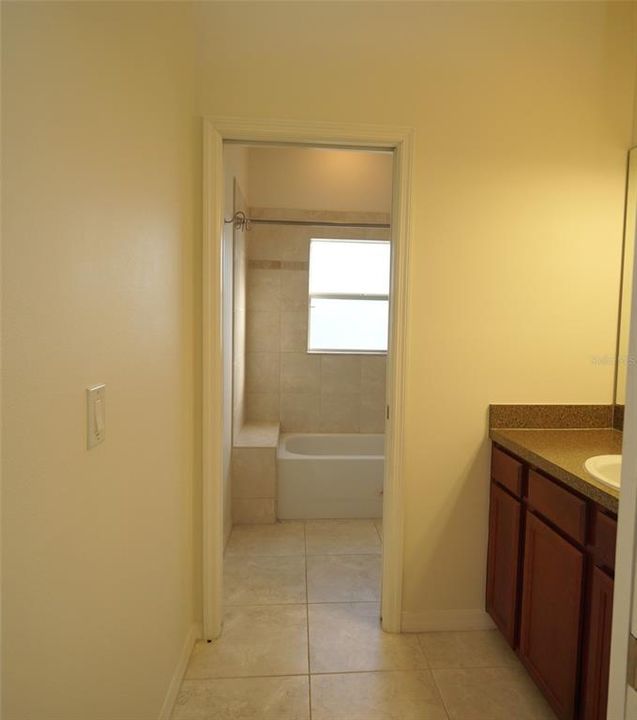 合同活跃: $3,500 (3 贝兹, 3 浴室, 2253 平方英尺)