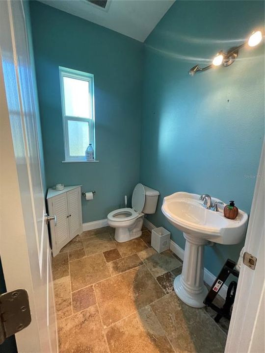 На продажу: $600,000 (4 спален, 2 ванн, 2310 Квадратных фут)