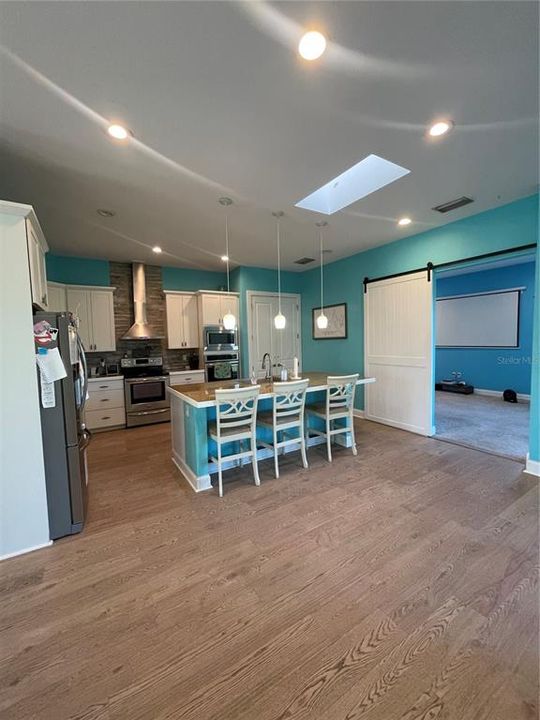 На продажу: $600,000 (4 спален, 2 ванн, 2310 Квадратных фут)