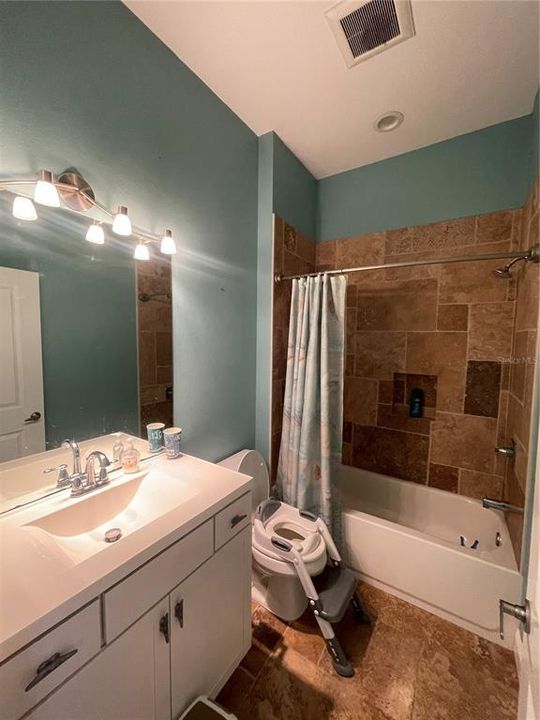 На продажу: $600,000 (4 спален, 2 ванн, 2310 Квадратных фут)