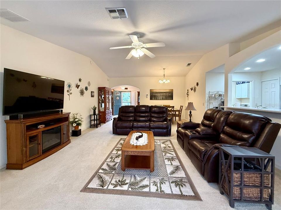 For Sale: $275,987 (3 beds, 2 baths, 1676 Square Feet)