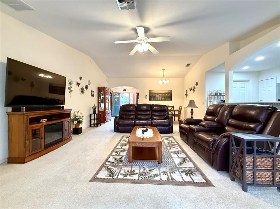 For Sale: $275,987 (3 beds, 2 baths, 1676 Square Feet)