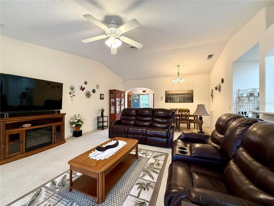 For Sale: $275,987 (3 beds, 2 baths, 1676 Square Feet)