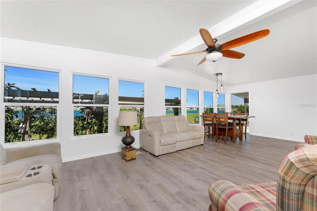 For Sale: $186,000 (2 beds, 2 baths, 1464 Square Feet)