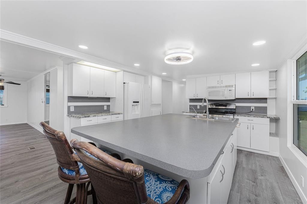 For Sale: $186,000 (2 beds, 2 baths, 1464 Square Feet)