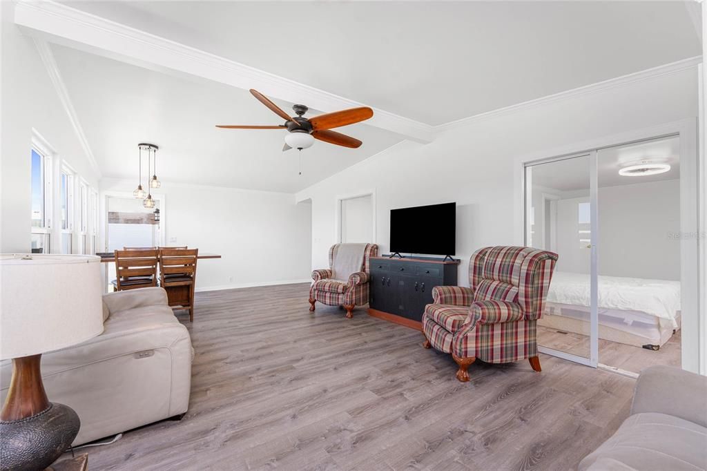 For Sale: $186,000 (2 beds, 2 baths, 1464 Square Feet)