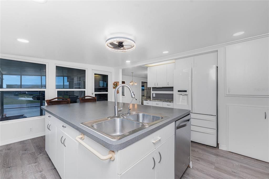 For Sale: $186,000 (2 beds, 2 baths, 1464 Square Feet)