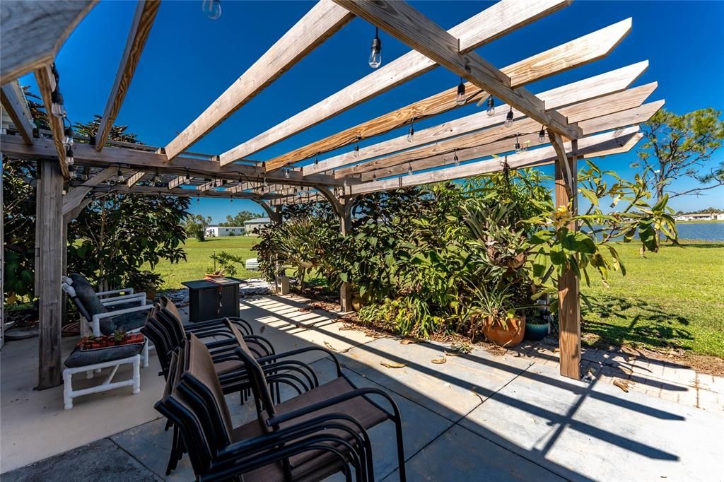 For Sale: $186,000 (2 beds, 2 baths, 1464 Square Feet)