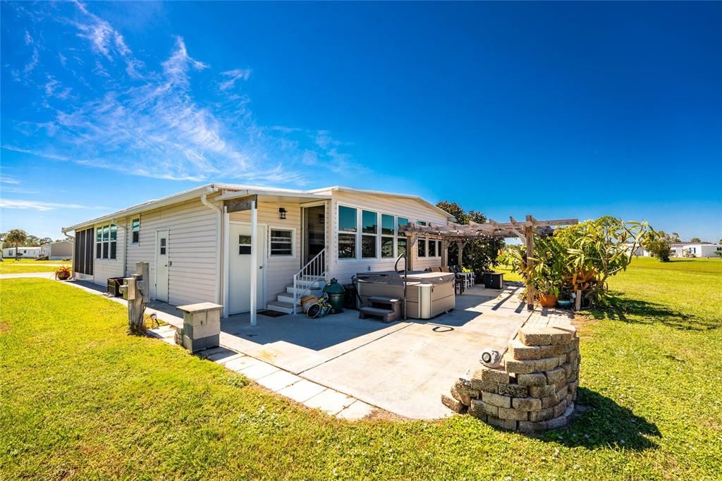 For Sale: $186,000 (2 beds, 2 baths, 1464 Square Feet)