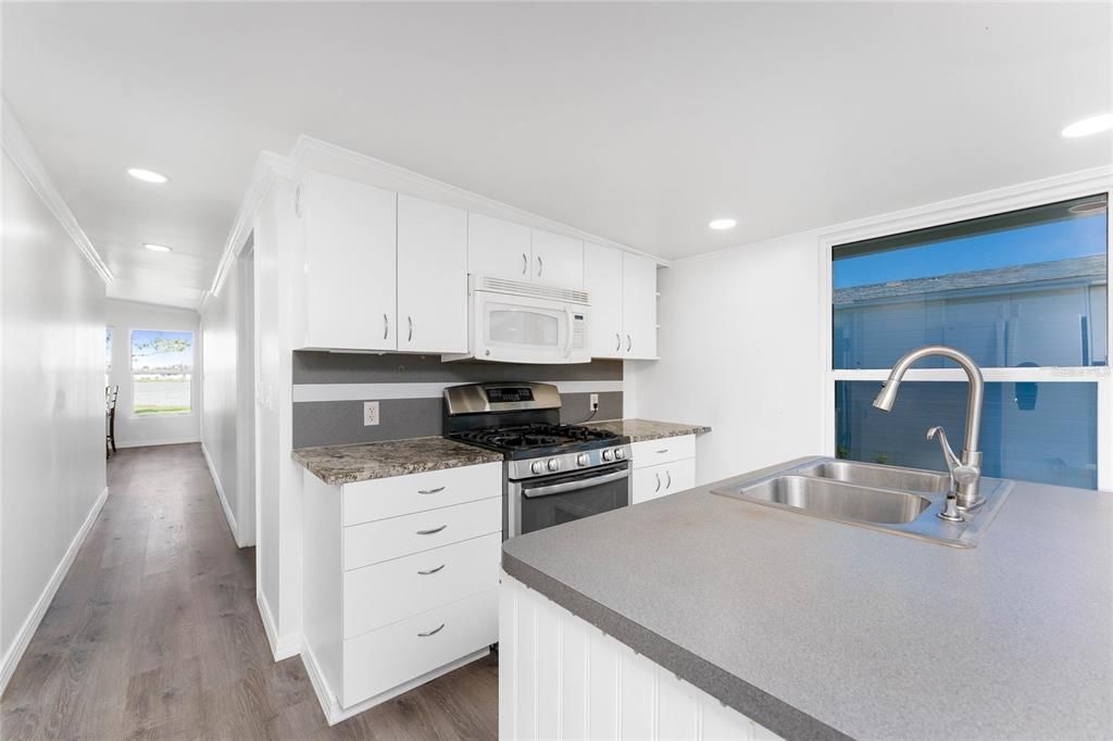 For Sale: $186,000 (2 beds, 2 baths, 1464 Square Feet)