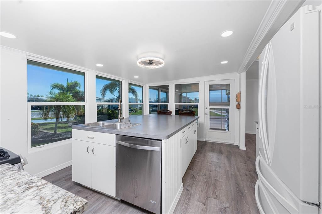 For Sale: $186,000 (2 beds, 2 baths, 1464 Square Feet)