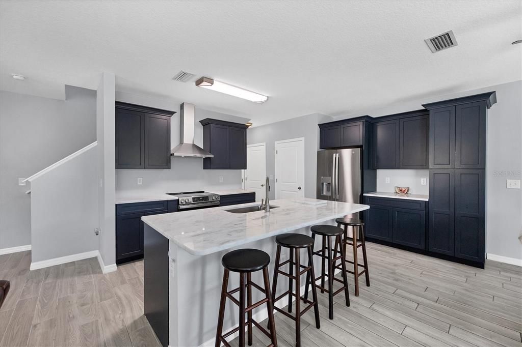 En Venta: $379,000 (4 camas, 2 baños, 1997 Pies cuadrados)