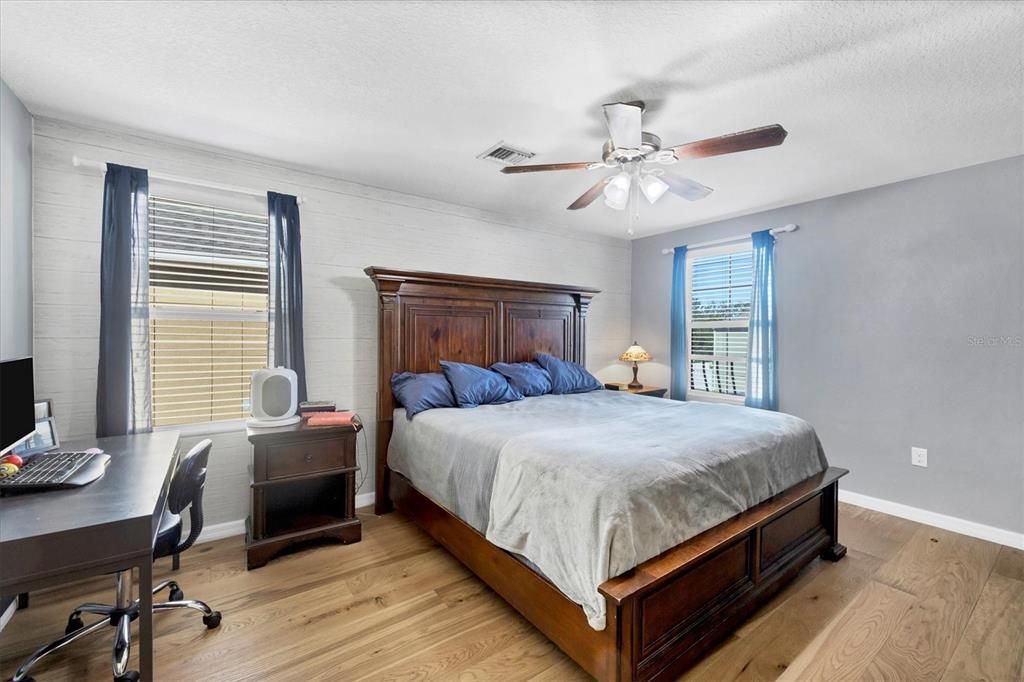 En Venta: $379,000 (4 camas, 2 baños, 1997 Pies cuadrados)