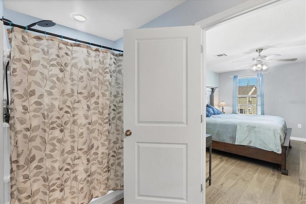 En Venta: $379,000 (4 camas, 2 baños, 1997 Pies cuadrados)