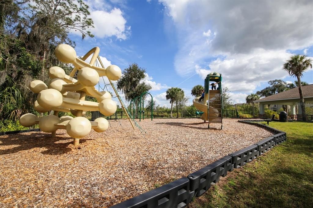 En Venta: $379,000 (4 camas, 2 baños, 1997 Pies cuadrados)