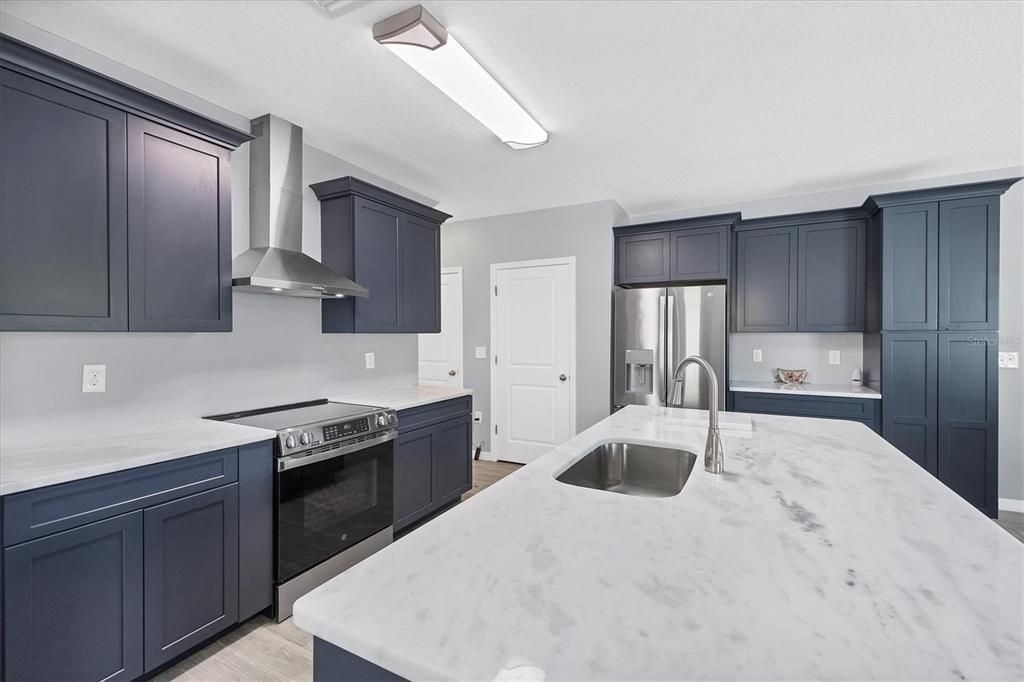 En Venta: $379,000 (4 camas, 2 baños, 1997 Pies cuadrados)