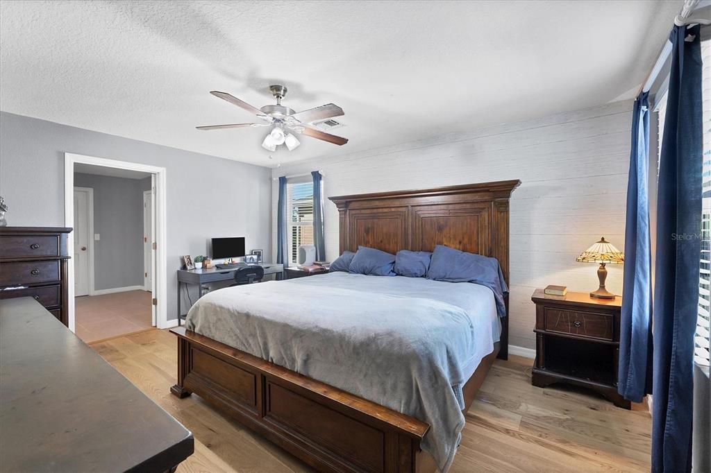 En Venta: $379,000 (4 camas, 2 baños, 1997 Pies cuadrados)