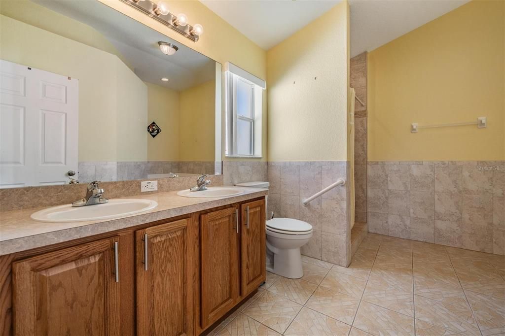 На продажу: $355,000 (3 спален, 2 ванн, 1820 Квадратных фут)