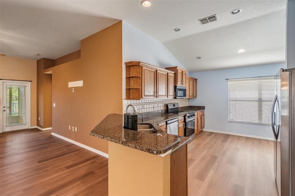 На продажу: $355,000 (3 спален, 2 ванн, 1820 Квадратных фут)