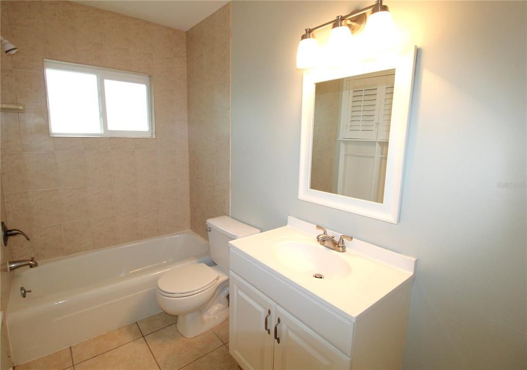 出租: $1,400 (1 贝兹, 1 浴室, 552 平方英尺)