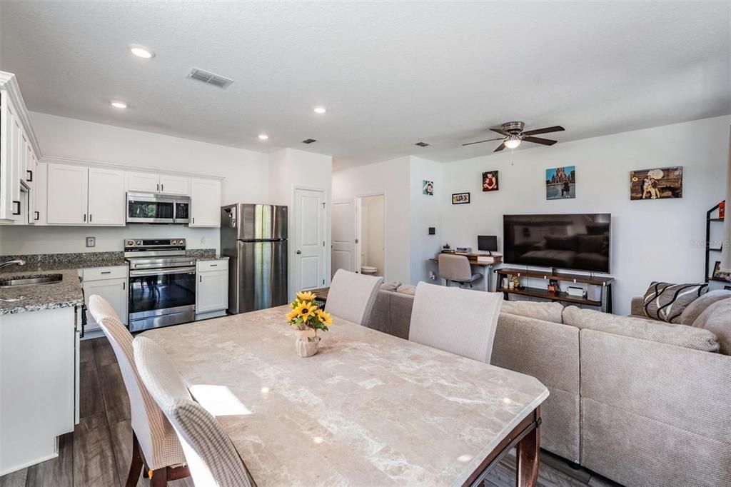 En Venta: $239,000 (3 camas, 2 baños, 1471 Pies cuadrados)