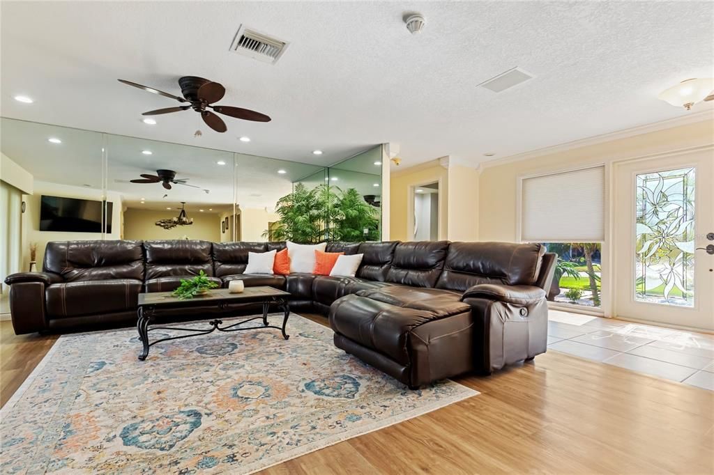 На продажу: $2,199,000 (5 спален, 3 ванн, 3239 Квадратных фут)