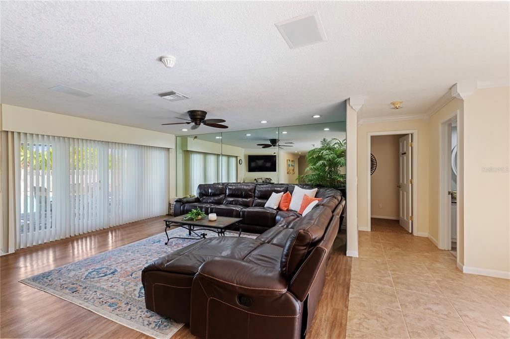 На продажу: $2,199,000 (5 спален, 3 ванн, 3239 Квадратных фут)