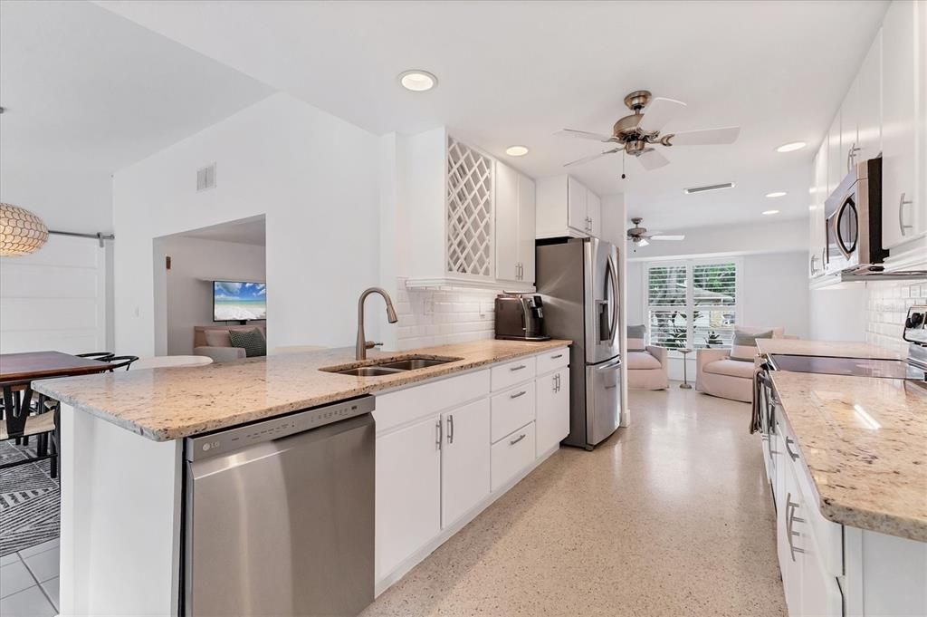 For Sale: $1,075,000 (3 beds, 2 baths, 1715 Square Feet)