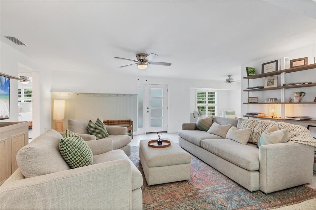 For Sale: $1,075,000 (3 beds, 2 baths, 1715 Square Feet)