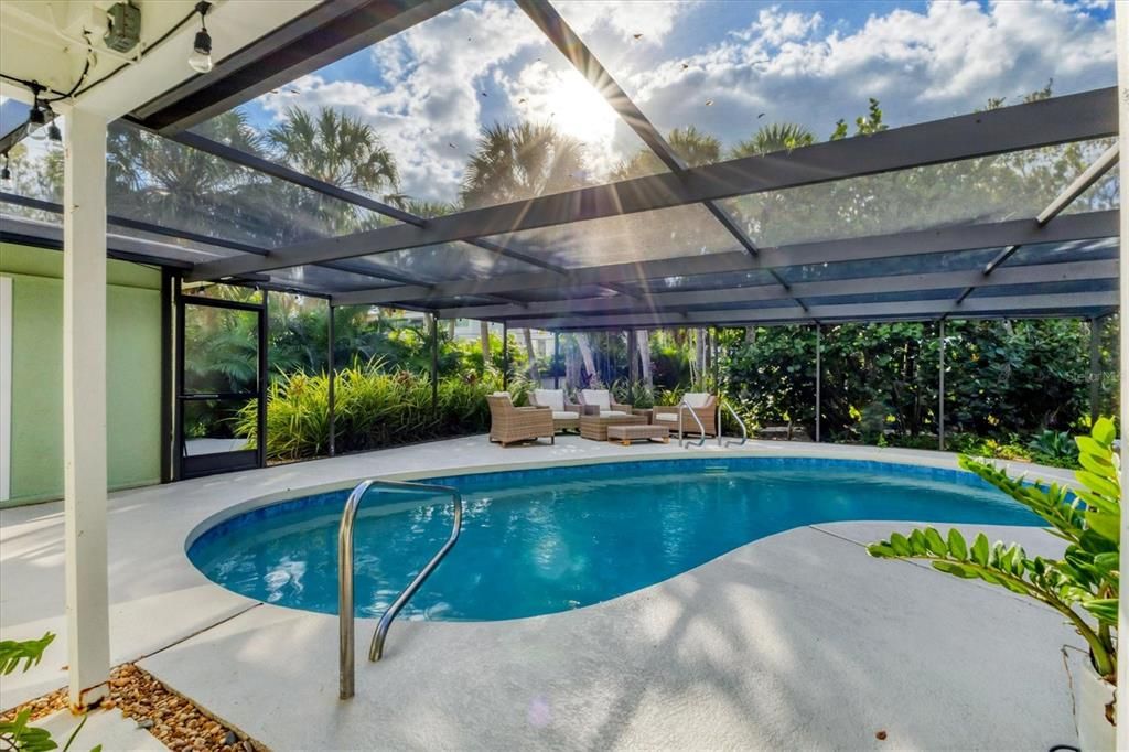 For Sale: $1,075,000 (3 beds, 2 baths, 1715 Square Feet)