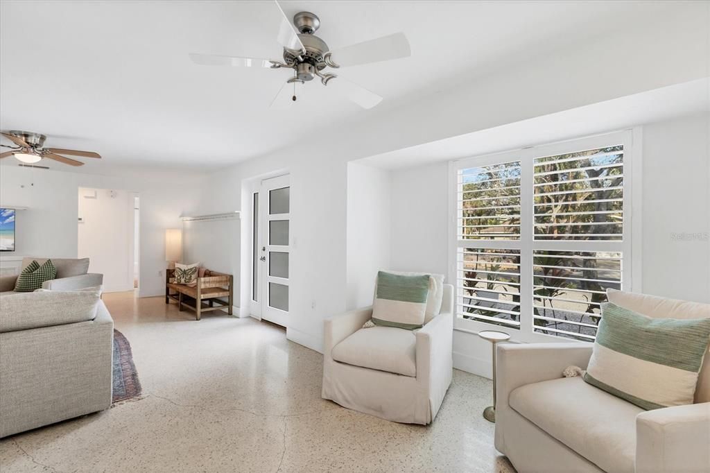 For Sale: $1,075,000 (3 beds, 2 baths, 1715 Square Feet)