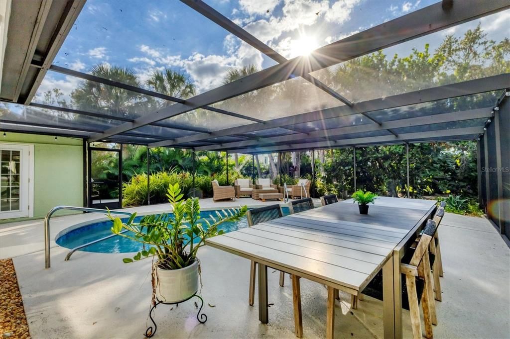 For Sale: $1,075,000 (3 beds, 2 baths, 1715 Square Feet)