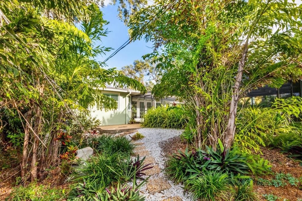 For Sale: $1,075,000 (3 beds, 2 baths, 1715 Square Feet)