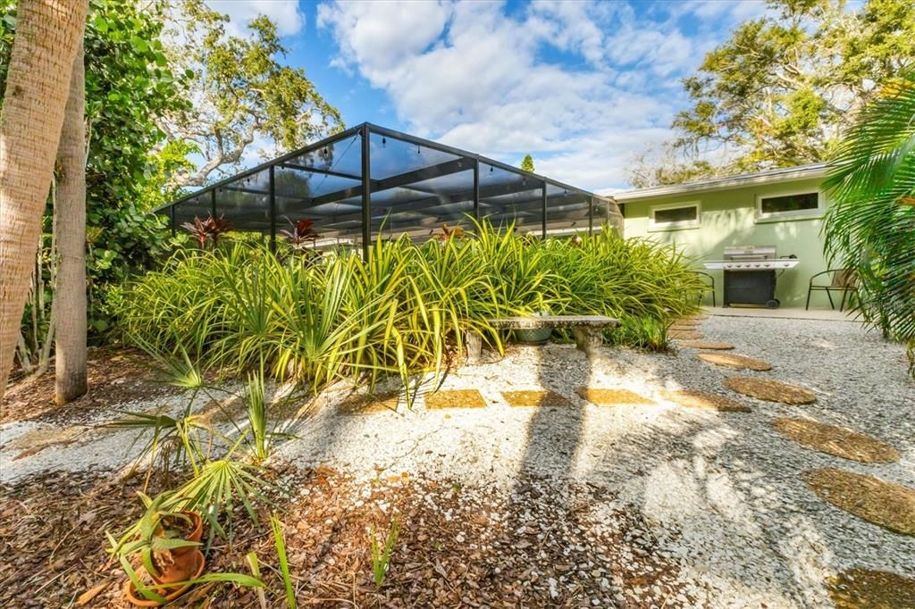 For Sale: $1,075,000 (3 beds, 2 baths, 1715 Square Feet)