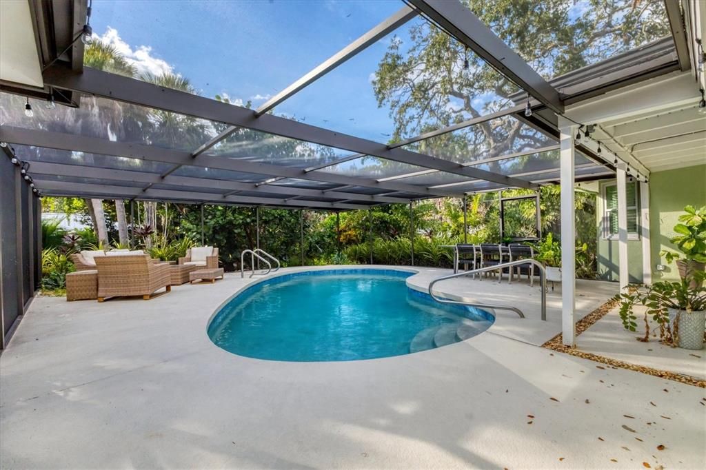 For Sale: $1,075,000 (3 beds, 2 baths, 1715 Square Feet)