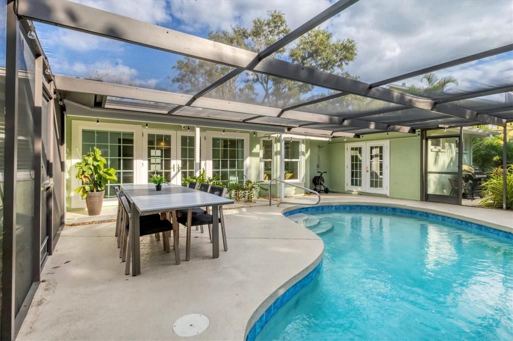 For Sale: $1,075,000 (3 beds, 2 baths, 1715 Square Feet)