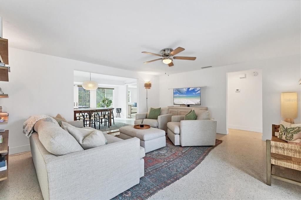 For Sale: $1,075,000 (3 beds, 2 baths, 1715 Square Feet)