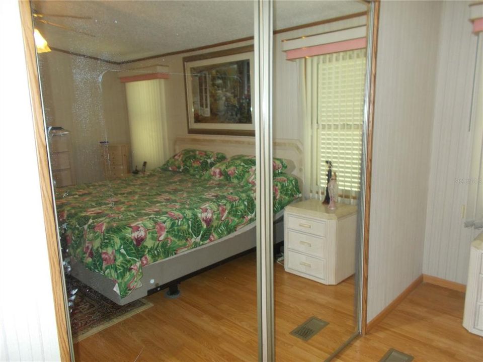 合同活跃: $129,900 (2 贝兹, 2 浴室, 1106 平方英尺)