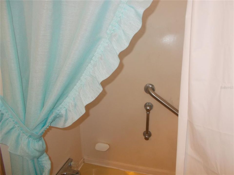 合同活跃: $129,900 (2 贝兹, 2 浴室, 1106 平方英尺)