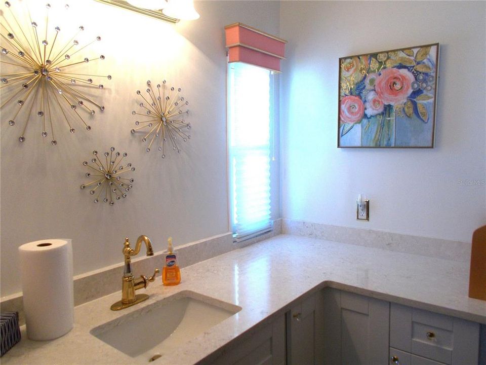 合同活跃: $129,900 (2 贝兹, 2 浴室, 1106 平方英尺)